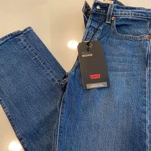 · Levi’s wedgie jean women’s size 25 New button fly high rise